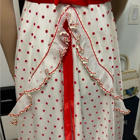 Vintage 1960s white and red polka dots gown with ruffles Size Small - Picture 9 of 12